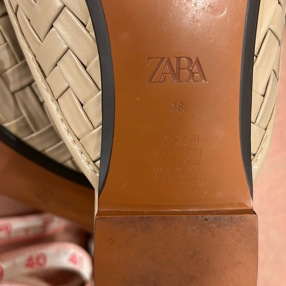 🔥Zara Tan Woven Leather Mules with Gold Hardware🔥 - Picture 2 of 4